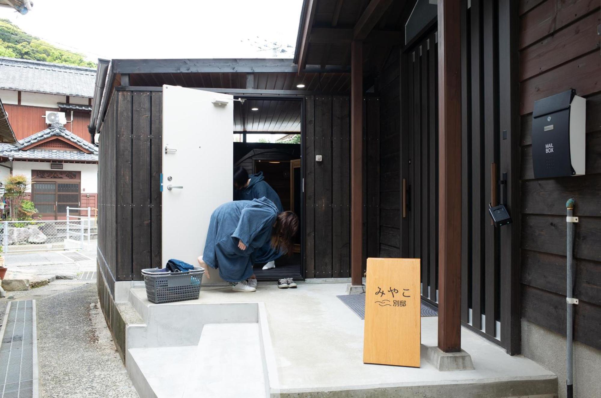 Villa Miyako 源泉かけ流し客室温泉ヴィラ みやこ別邸 غوتو المظهر الخارجي الصورة